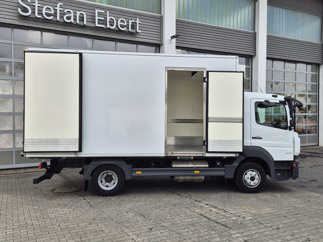 Mercedes-Benz Atego 818 L Thermo King V-600-Max Tür Klima - Фургон-рефрижератор: фото 4 Mercedes-Benz Atego 818 L Thermo King V-600-Max Tür Klima - Фургон-рефрижератор: фото 4
