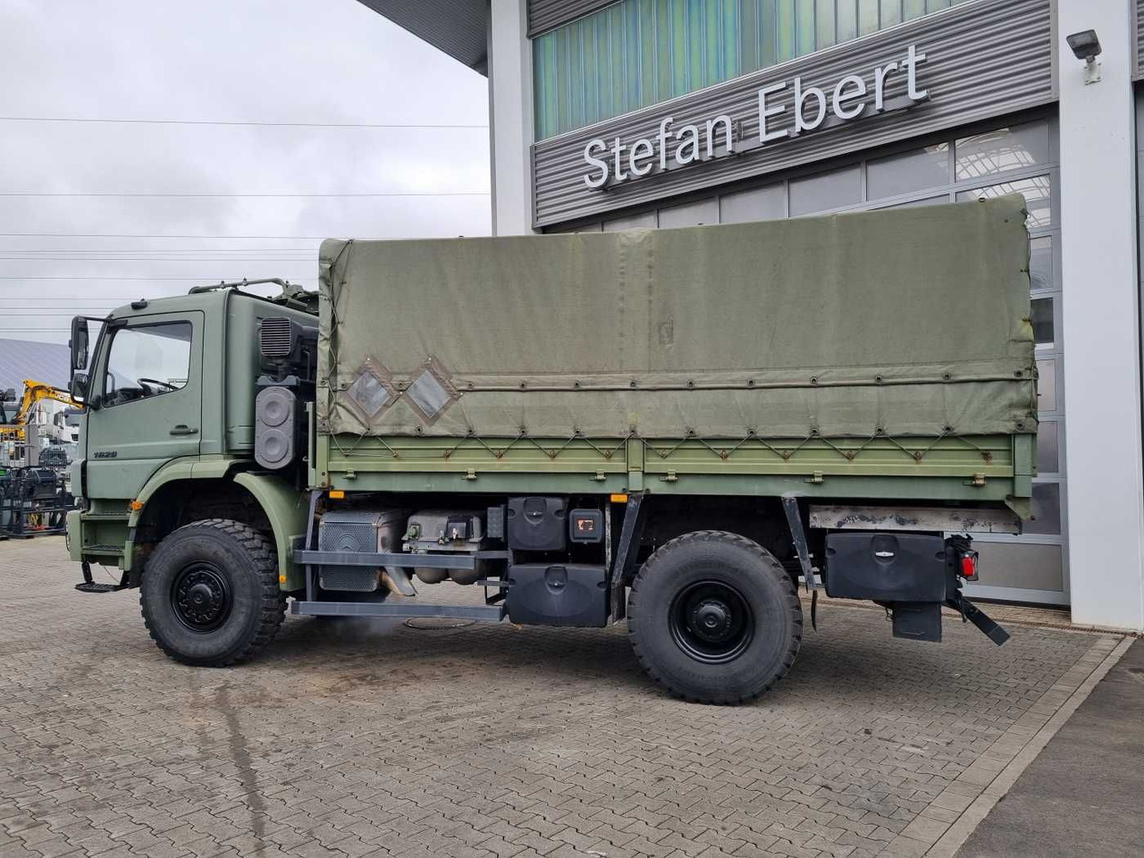 Тентованный грузовик Mercedes-Benz Axor 1829 A 4x4 Pritsche/Plane 10 Stück: фото 6 Тентованный грузовик Mercedes-Benz Axor 1829 A 4x4 Pritsche/Plane 10 Stück: фото 6