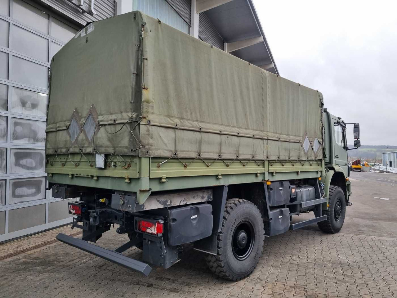 Тентованный грузовик Mercedes-Benz Axor 1829 A 4x4 Pritsche/Plane 10 Stück: фото 10 Тентованный грузовик Mercedes-Benz Axor 1829 A 4x4 Pritsche/Plane 10 Stück: фото 10