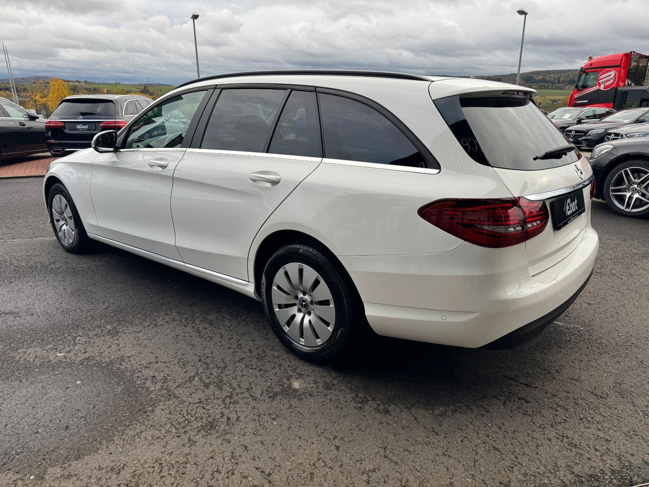 Mercedes-Benz C 180d T LED+RKamera+SHZ+DAB - Универсал: фото 3 Mercedes-Benz C 180d T LED+RKamera+SHZ+DAB - Универсал: фото 3