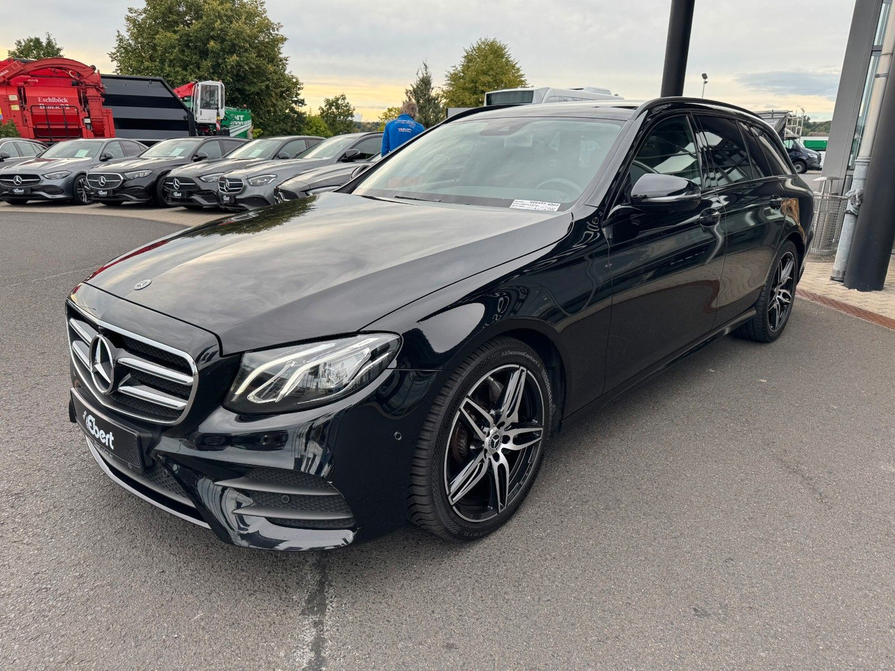 Mercedes-Benz E 220d T 4M+AMG+Pano+Brum+360+Night - Универсал: фото 2 Mercedes-Benz E 220d T 4M+AMG+Pano+Brum+360+Night - Универсал: фото 2