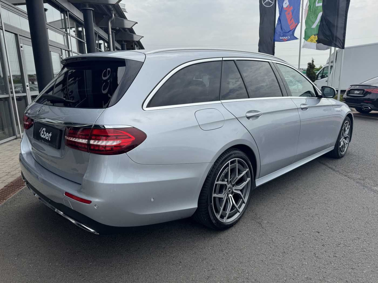 Mercedes-Benz E 220d T AMG+AHK+ESD+RKamera+TotW+ Ambiente - Легковой автомобиль: фото 4 Mercedes-Benz E 220d T AMG+AHK+ESD+RKamera+TotW+ Ambiente - Легковой автомобиль: фото 4