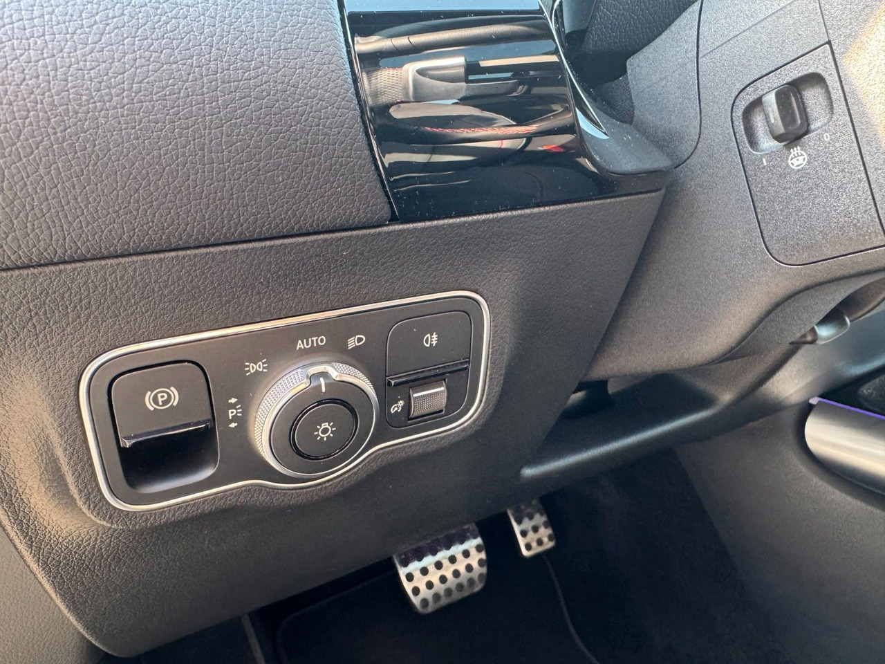 Внедорожник Mercedes-Benz GLA 200 AMG+PANO+DistrPlus+RFK+Night: фото 13