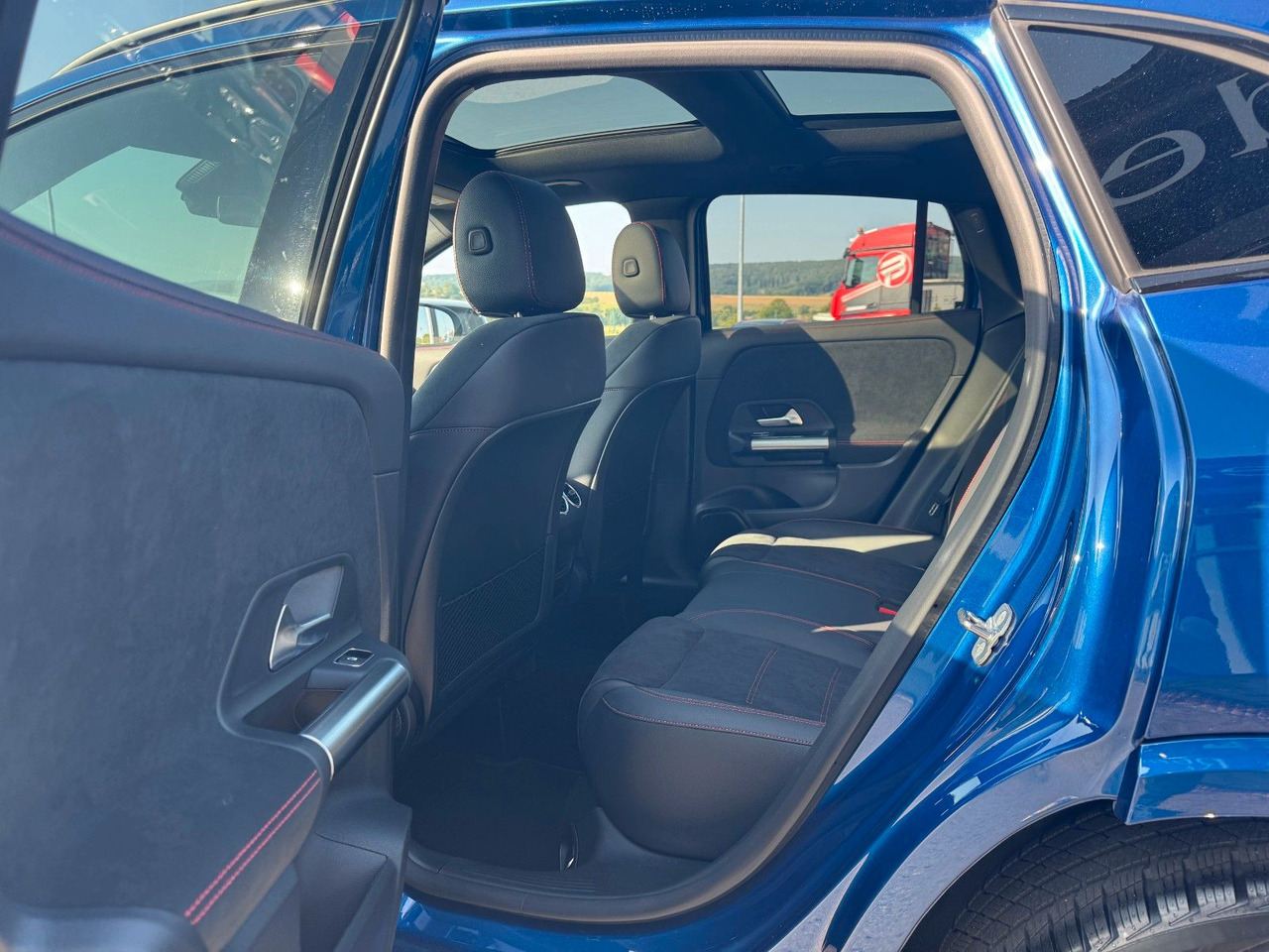 Внедорожник Mercedes-Benz GLA 200 AMG+PANO+DistrPlus+RFK+Night: фото 10