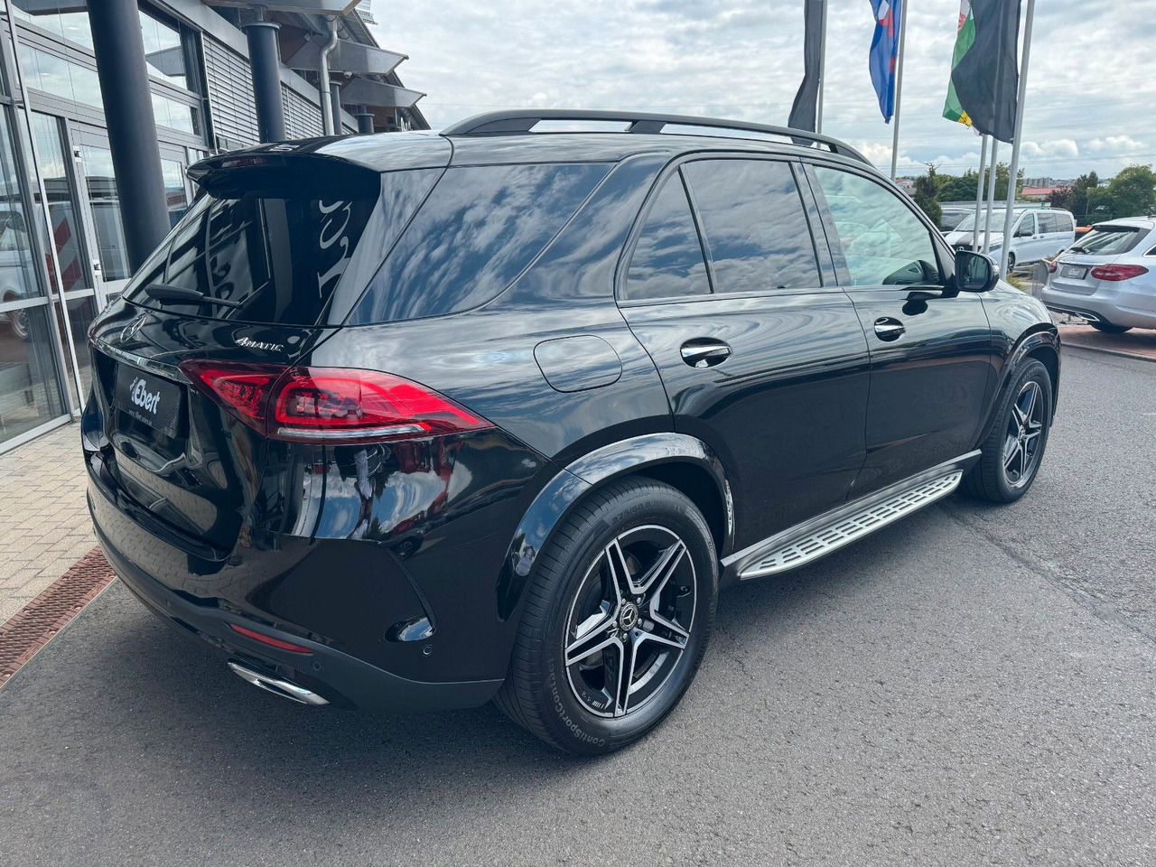 Mercedes-Benz GLE 350de 4M AMG+Pano+AHK+Burm+Distr++HUD+360+ - Внедорожник: фото 4 Mercedes-Benz GLE 350de 4M AMG+Pano+AHK+Burm+Distr++HUD+360+ - Внедорожник: фото 4
