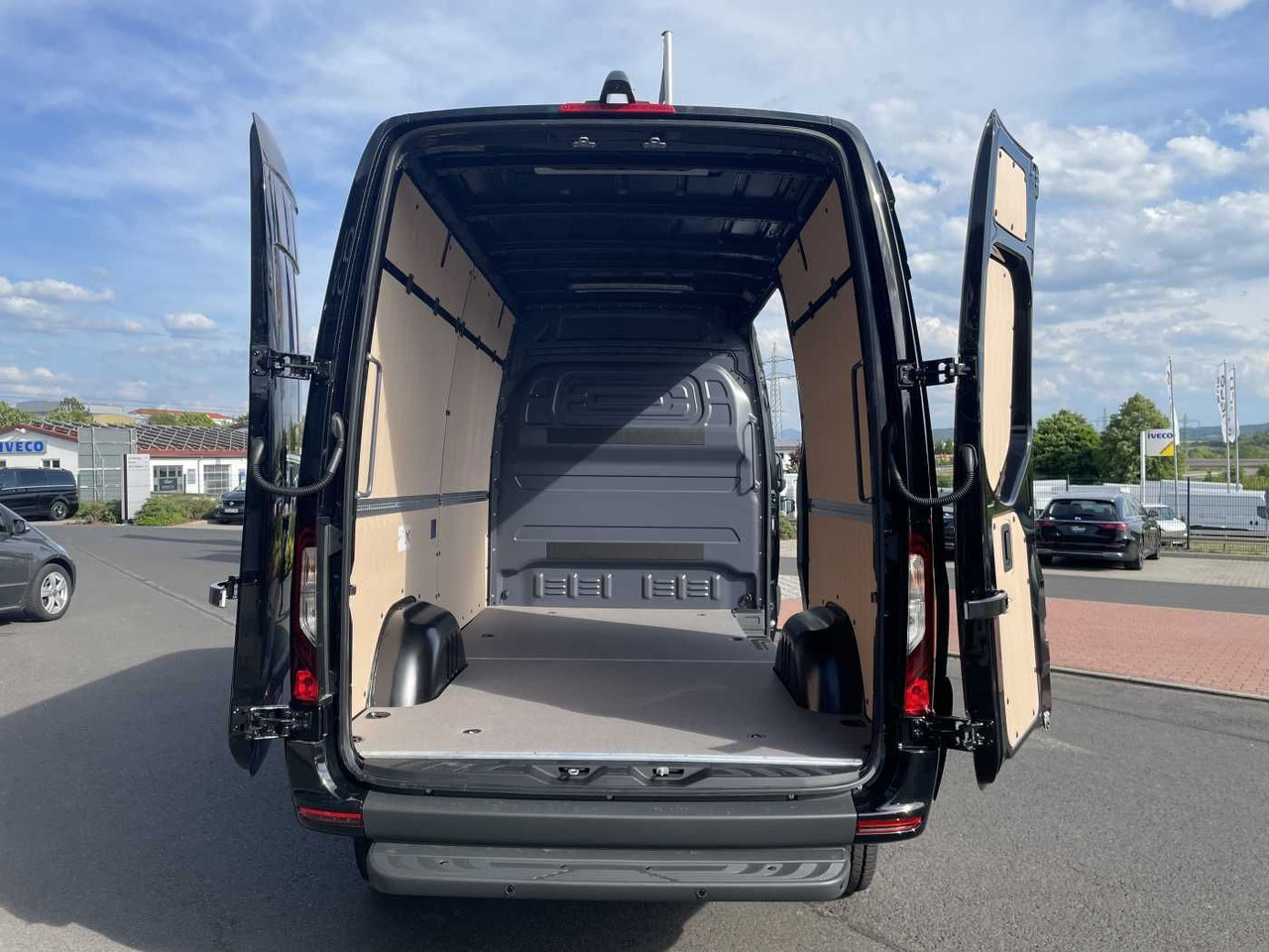 Цельнометаллический фургон Mercedes-Benz Sprinter 319 CDI 4x4 3665 Klima Kamera MBUX LED: фото 7