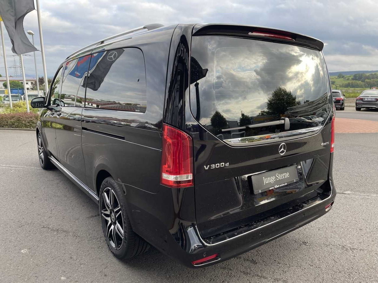 Mercedes-Benz V 300 d AVA 4MATIC AMG Kühlschrank AIRMATIC - Легковой автомобиль: фото 3 Mercedes-Benz V 300 d AVA 4MATIC AMG Kühlschrank AIRMATIC - Легковой автомобиль: фото 3