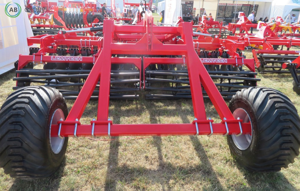 Lemtech hydraulic disc harrow with a Colter BTH45 4.5 m transport trolley - Дисковая борона: фото 5 Lemtech hydraulic disc harrow with a Colter BTH45 4.5 m transport trolley - Дисковая борона: фото 5