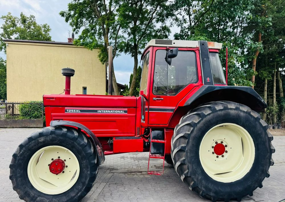 Case IH 1255 XL - Трактор: фото 3 Case IH 1255 XL - Трактор: фото 3