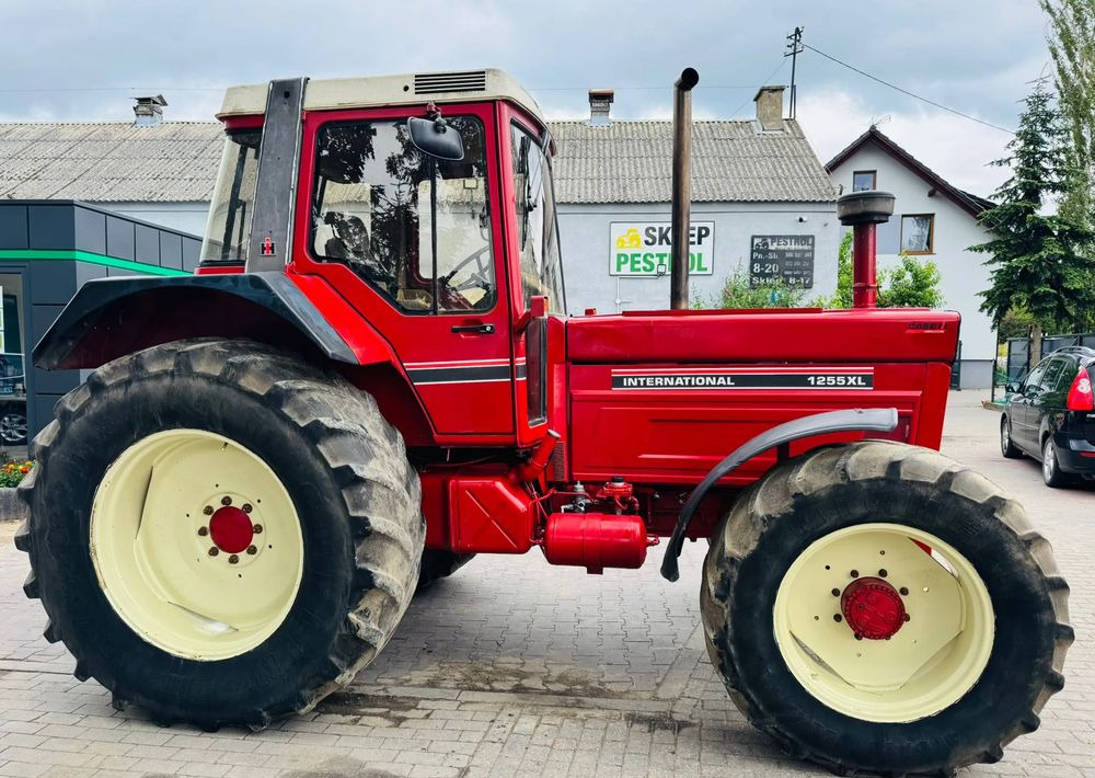 Case IH 1255 XL - Трактор: фото 2 Case IH 1255 XL - Трактор: фото 2