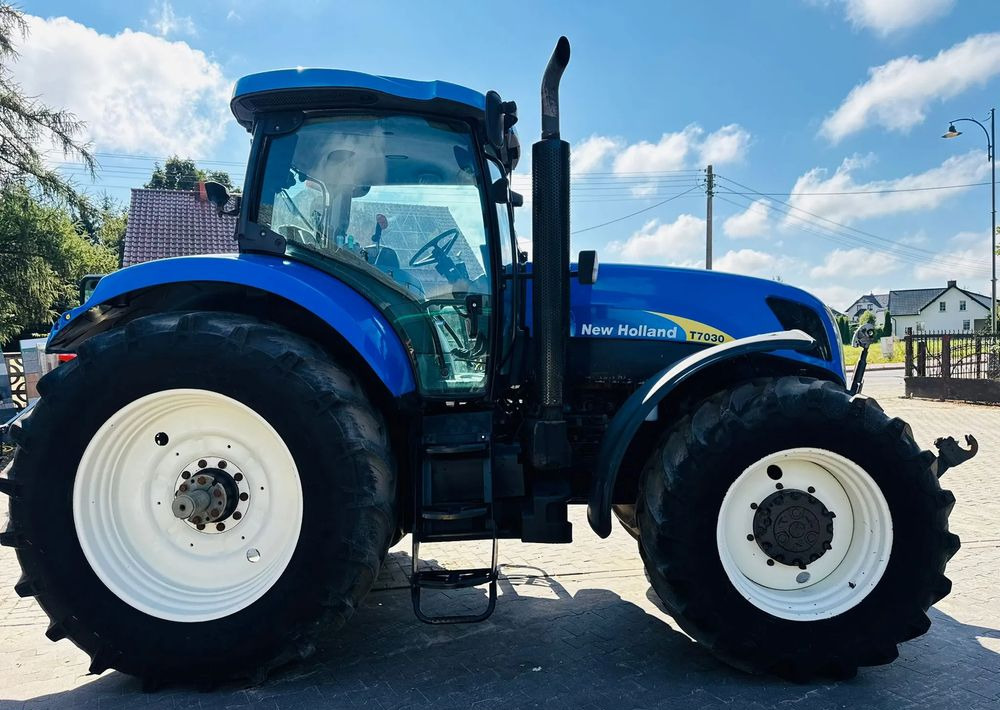 New Holland T7030 - Трактор: фото 2 New Holland T7030 - Трактор: фото 2
