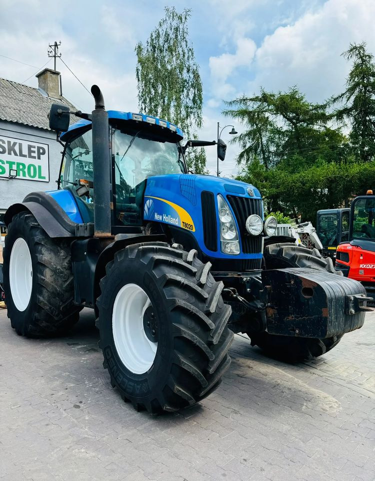 New Holland T8020 - Трактор: фото 4 New Holland T8020 - Трактор: фото 4