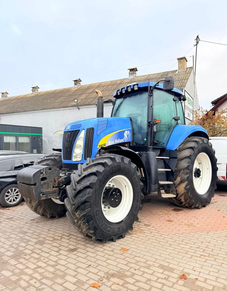 New Holland T8030 - Трактор: фото 1 New Holland T8030 - Трактор: фото 1