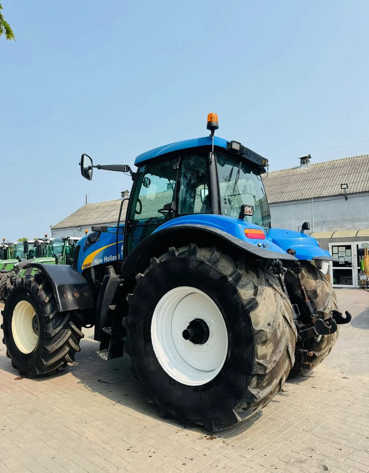 New Holland T8040 - Трактор: фото 5 New Holland T8040 - Трактор: фото 5