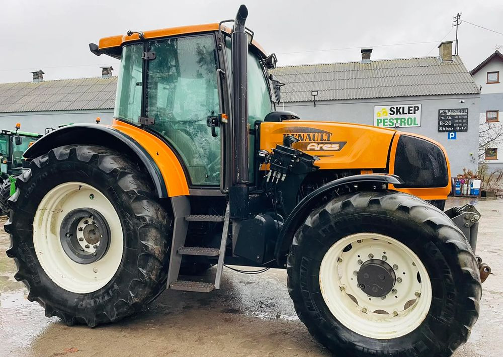 Renault Ares 826 RZ - Трактор: фото 3 Renault Ares 826 RZ - Трактор: фото 3