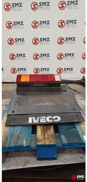Iveco Occ spatbord + spatbordsteun achteraan links Iveco - Кузов и экстерьер для Грузовиков: фото 2 Iveco Occ spatbord + spatbordsteun achteraan links Iveco - Кузов и экстерьер для Грузовиков: фото 2