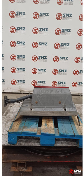 Iveco Occ spatbord + spatbordsteun achteraan links Iveco - Кузов и экстерьер для Грузовиков: фото 4 Iveco Occ spatbord + spatbordsteun achteraan links Iveco - Кузов и экстерьер для Грузовиков: фото 4