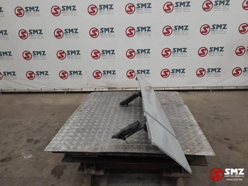 Mercedes-Benz Occ cabinespoiler links Mercedes - Аэродинамика/ Спойлеры для Грузовиков: фото 4 Mercedes-Benz Occ cabinespoiler links Mercedes - Аэродинамика/ Спойлеры для Грузовиков: фото 4