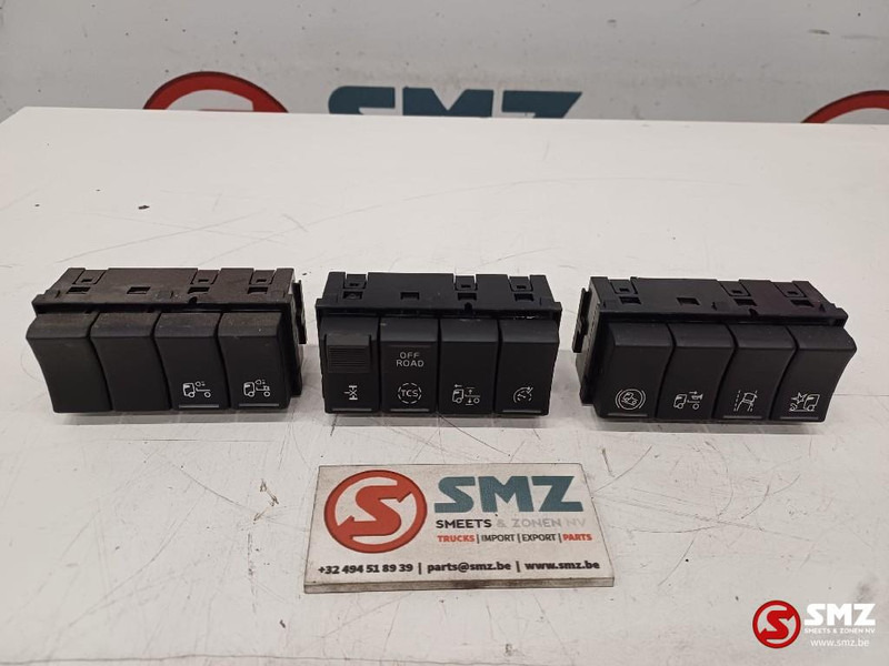 Volvo Occ set van 3 dashbordpanelen Volvo - Электрическая система для Грузовиков: фото 1 Volvo Occ set van 3 dashbordpanelen Volvo - Электрическая система для Грузовиков: фото 1