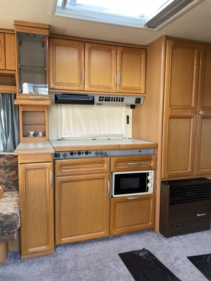 Прицеп дача Hobby 560 UL Prestige 1998: фото 12 Прицеп дача Hobby 560 UL Prestige 1998: фото 12