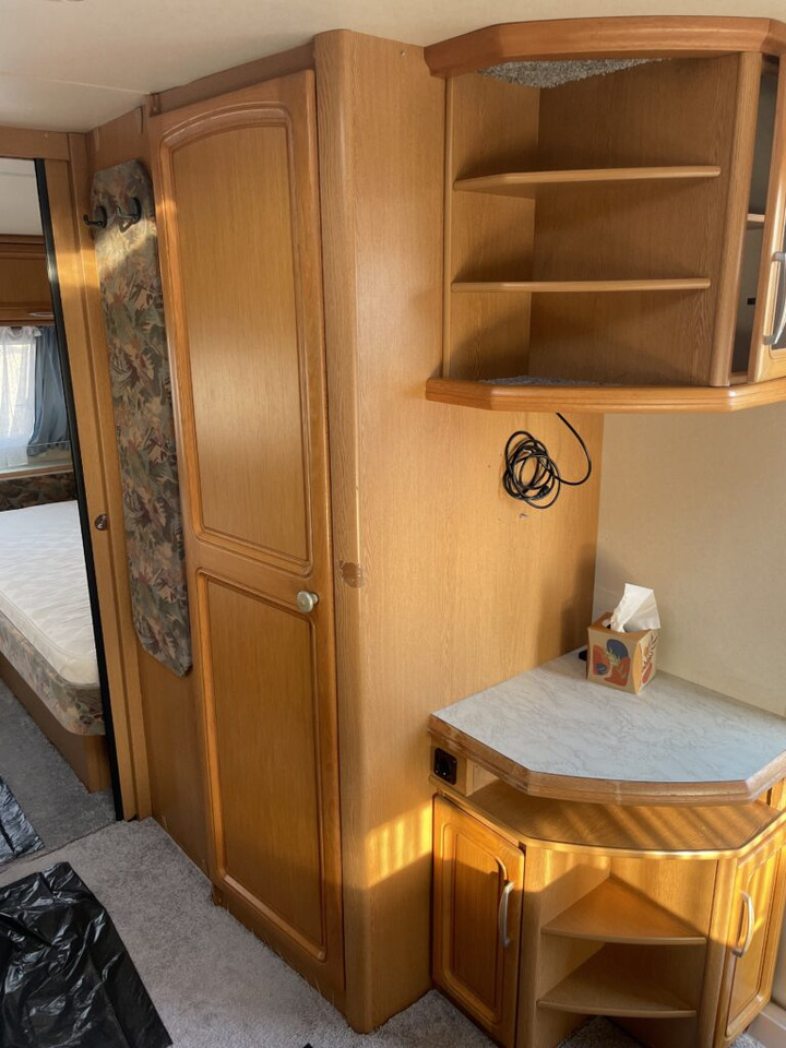 Прицеп дача Hobby 560 UL Prestige 1998: фото 11 Прицеп дача Hobby 560 UL Prestige 1998: фото 11