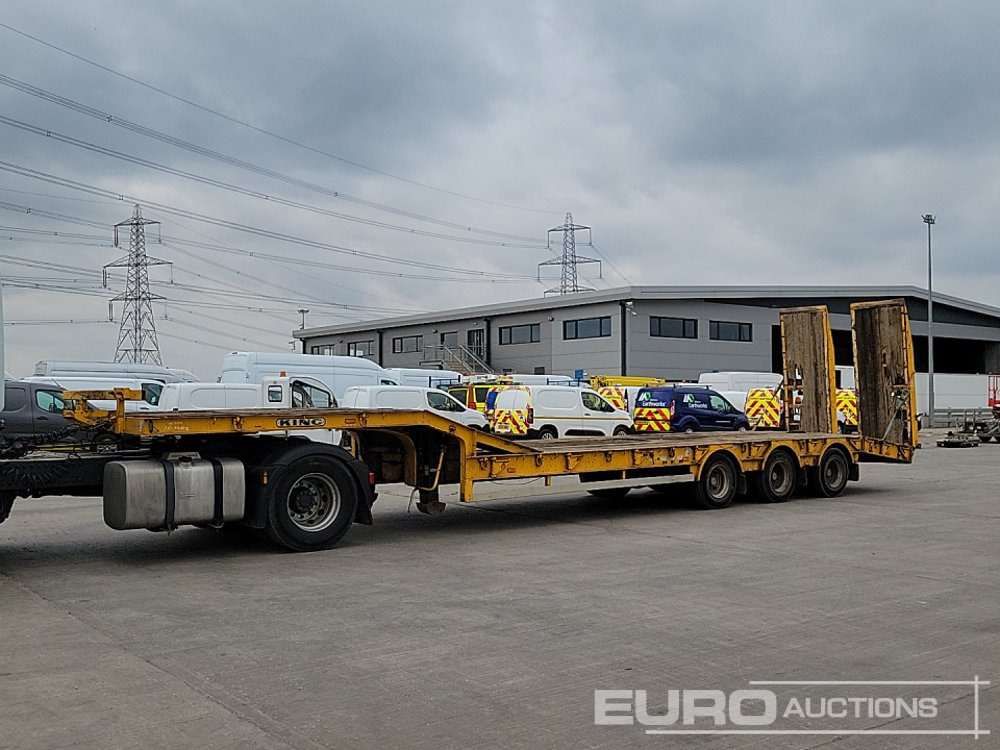 1998 King trailers Tri Axle Step Frame Low Loader Trailer, Neck Ramps, Out Riggers, Hydraulic Ramps - Низкорамный полуприцеп: фото 1 1998 King trailers Tri Axle Step Frame Low Loader Trailer, Neck Ramps, Out Riggers, Hydraulic Ramps - Низкорамный полуприцеп: фото 1