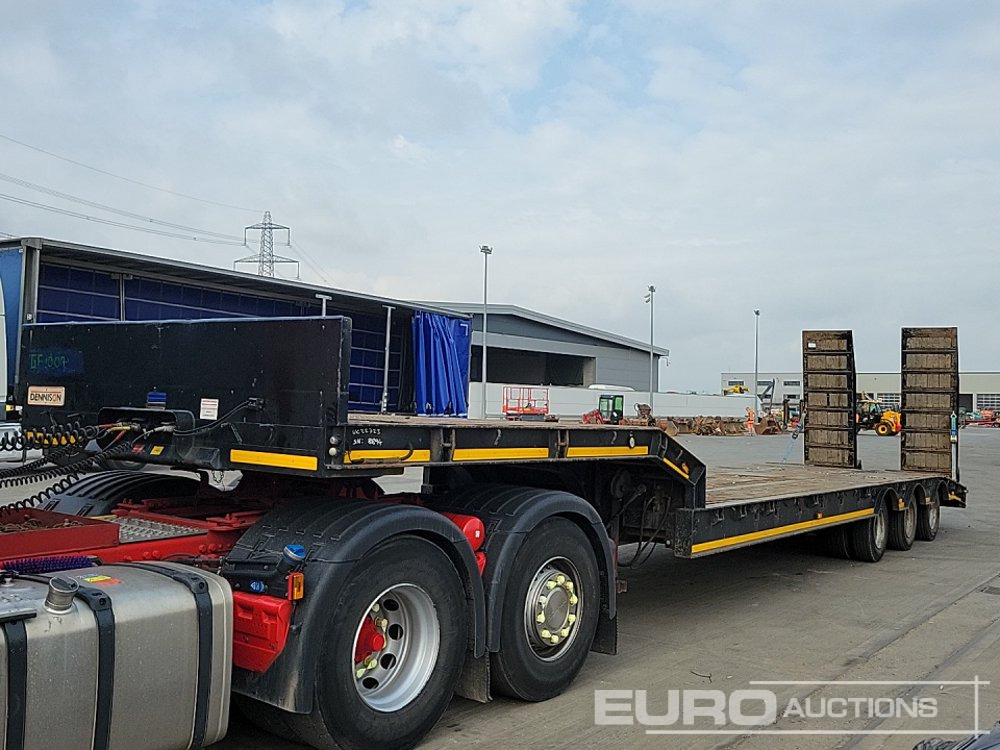 2001 Dennison Trailers Tri Axle Step Frame Low Loader, Hydraulic Ramps, Out Riggers - Низкорамный полуприцеп: фото 1 2001 Dennison Trailers Tri Axle Step Frame Low Loader, Hydraulic Ramps, Out Riggers - Низкорамный полуприцеп: фото 1