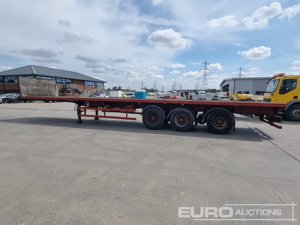 2001 M & G Trailers Tri Axle Flatbed Trailer, Rear Lift Axle, Twist Locks - Полуприцеп бортовой/ Платформа: фото 2 2001 M & G Trailers Tri Axle Flatbed Trailer, Rear Lift Axle, Twist Locks - Полуприцеп бортовой/ Платформа: фото 2