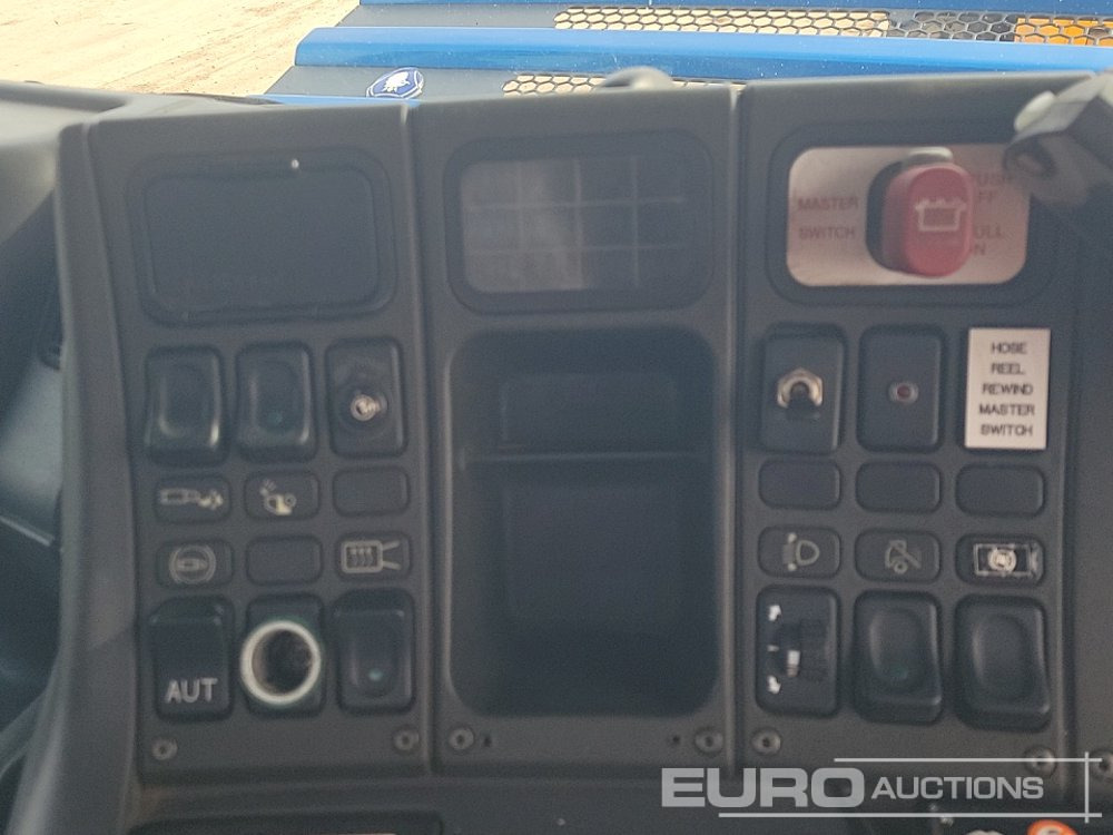 Грузовик-цистерна 2003 Scania 114C-340: фото 32