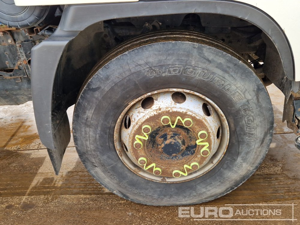 Портальный бункеровоз 2011 Hino 500: фото 12