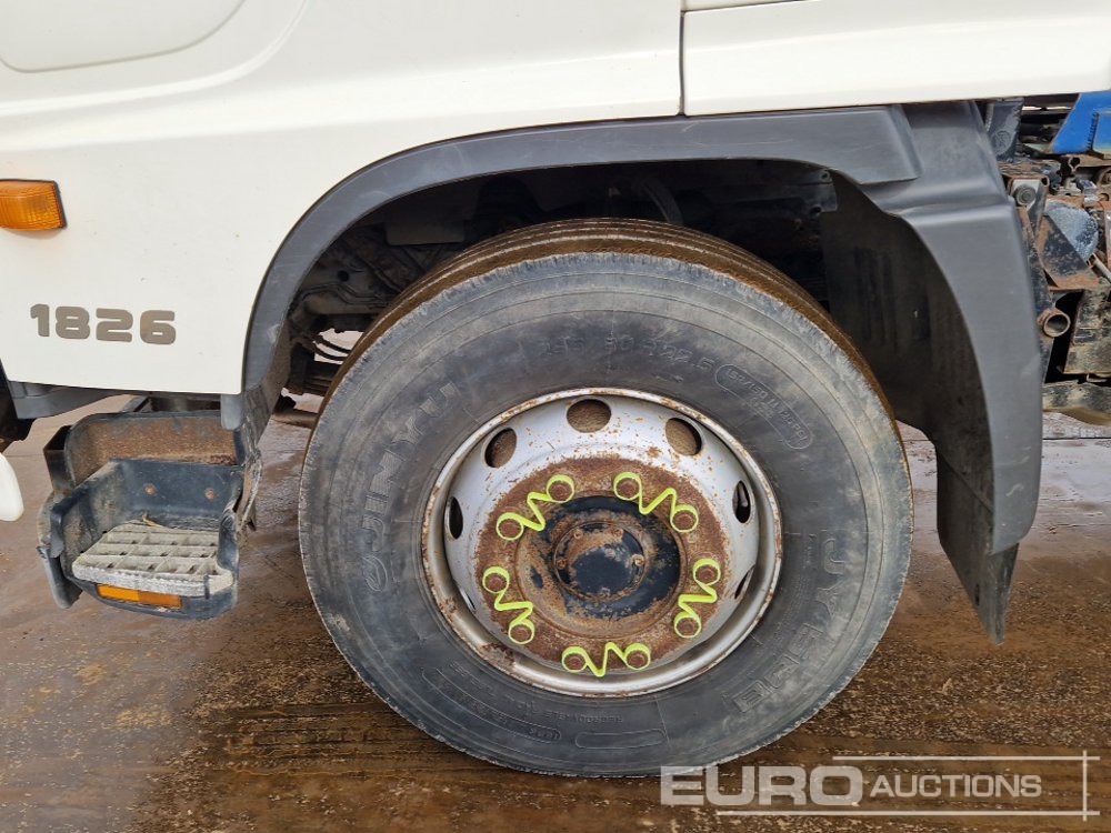 Портальный бункеровоз 2011 Hino 500: фото 9