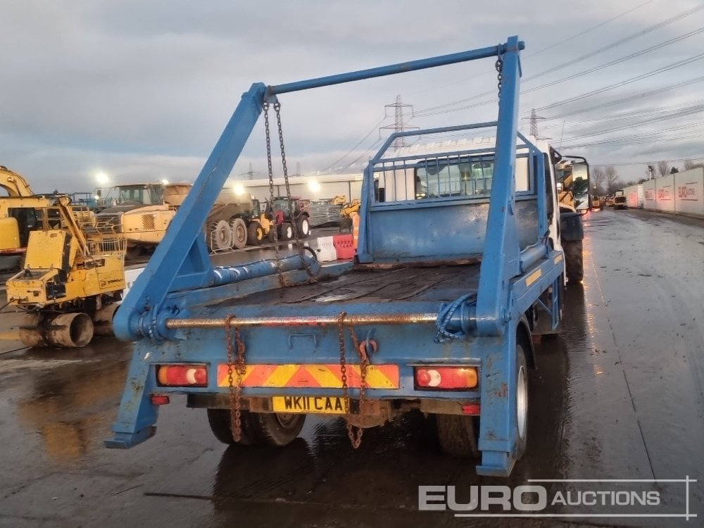 2011 Isuzu F110.210 - Портальный бункеровоз: фото 4 2011 Isuzu F110.210 - Портальный бункеровоз: фото 4