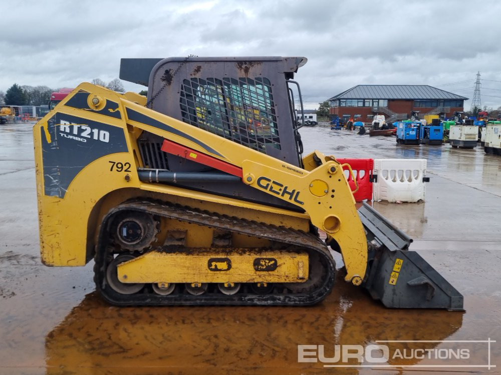 Мини-погрузчик с бортовым поворотом 2012 Gehl RT210: фото 6 Мини-погрузчик с бортовым поворотом 2012 Gehl RT210: фото 6