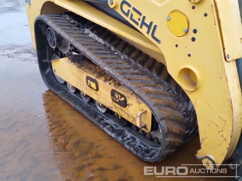 Мини-погрузчик с бортовым поворотом 2012 Gehl RT210: фото 13 Мини-погрузчик с бортовым поворотом 2012 Gehl RT210: фото 13