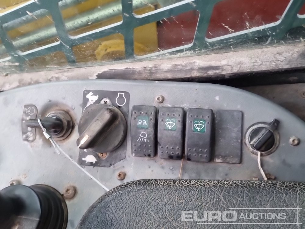 Мини-погрузчик с бортовым поворотом 2012 Gehl RT210: фото 34 Мини-погрузчик с бортовым поворотом 2012 Gehl RT210: фото 34