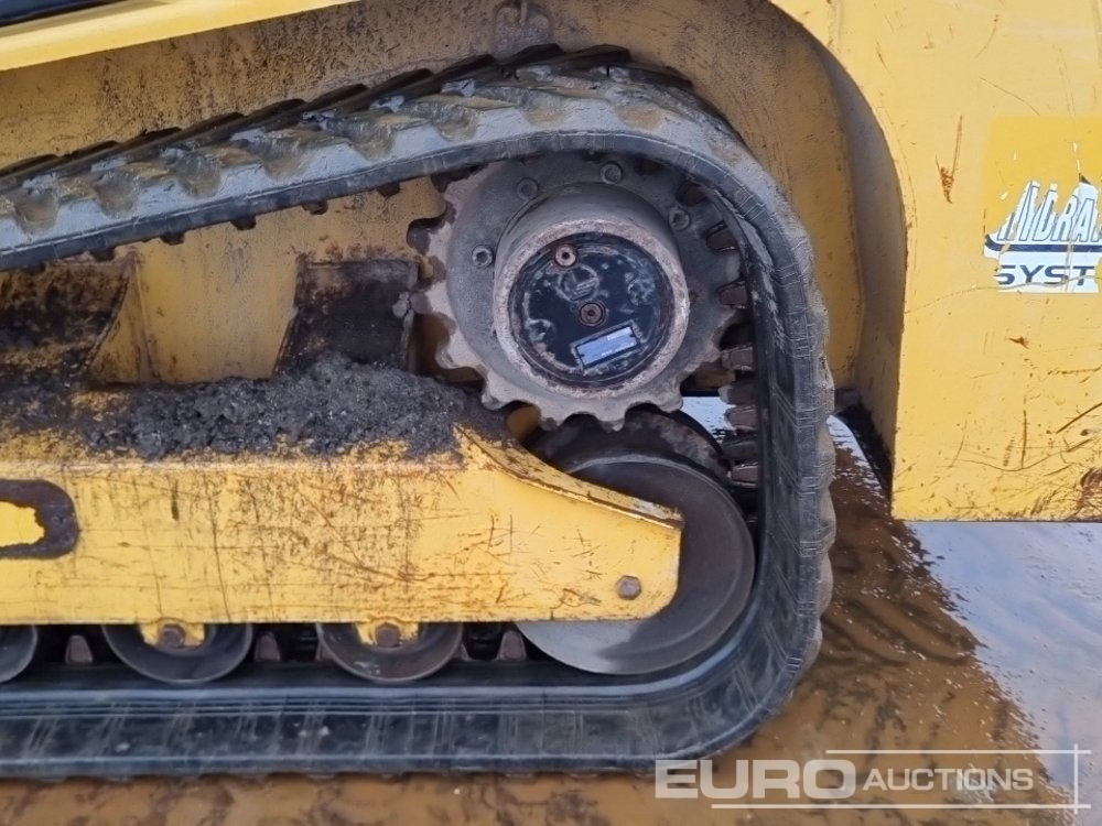 Мини-погрузчик с бортовым поворотом 2012 Gehl RT210: фото 10 Мини-погрузчик с бортовым поворотом 2012 Gehl RT210: фото 10