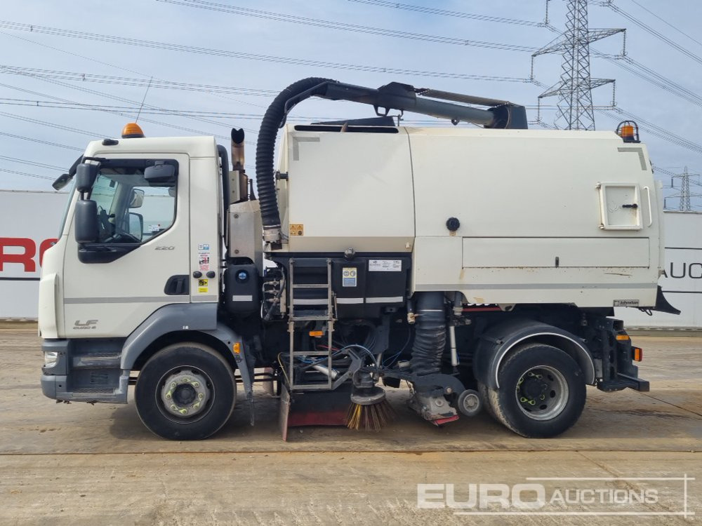 2015 DAF LF220 - Подметально-уборочная машина: фото 2 2015 DAF LF220 - Подметально-уборочная машина: фото 2