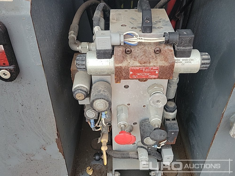 Ножничный подъемник 2016 SkyJack SJ6832RT: фото 21 Ножничный подъемник 2016 SkyJack SJ6832RT: фото 21