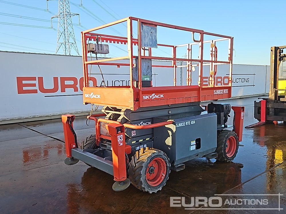 2016 SkyJack SJ6832RTE - Ножничный подъемник: фото 1 2016 SkyJack SJ6832RTE - Ножничный подъемник: фото 1