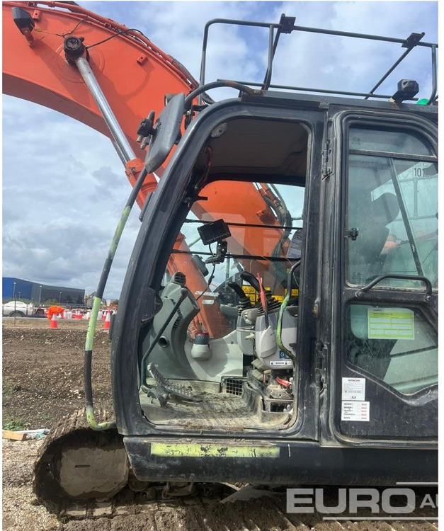 2017 Hitachi ZX225USLC-6 - Гусеничный экскаватор: фото 5 2017 Hitachi ZX225USLC-6 - Гусеничный экскаватор: фото 5
