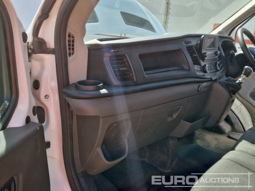 Малотоннажный бортовой грузовик 2020 Ford Transit 350: фото 22