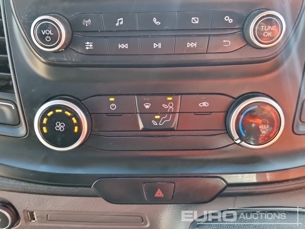 Малотоннажный бортовой грузовик 2020 Ford Transit 350: фото 30
