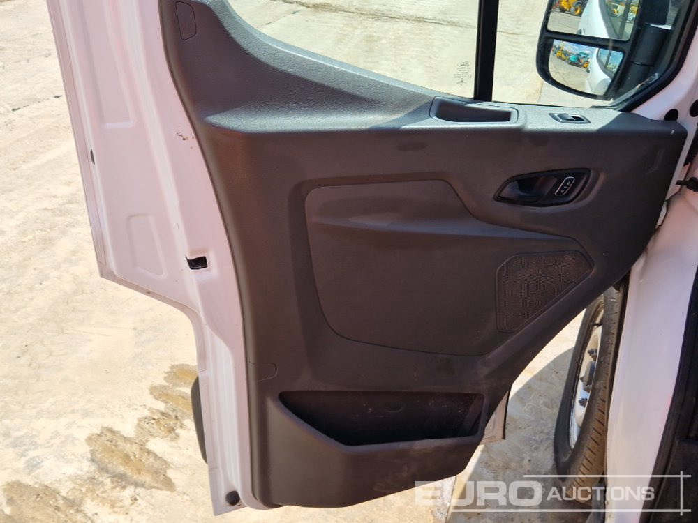 Малотоннажный бортовой грузовик 2020 Ford Transit 350: фото 20