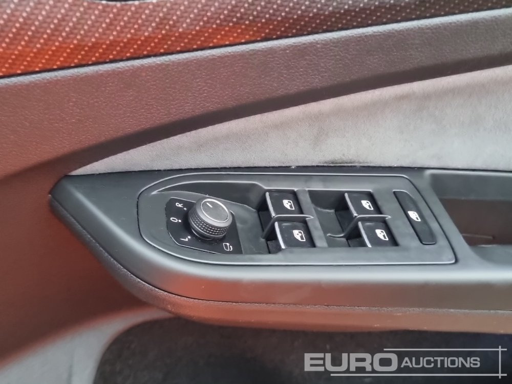 Легковой автомобиль 2021 Volkswagen Golf R: фото 36