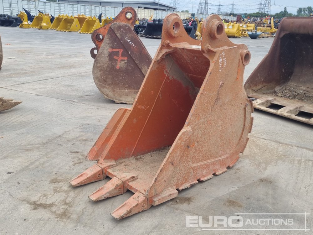 30" Digging Bucket 80mm Pin to suit 20 Ton Excavator - Ковш: фото 1 30" Digging Bucket 80mm Pin to suit 20 Ton Excavator - Ковш: фото 1