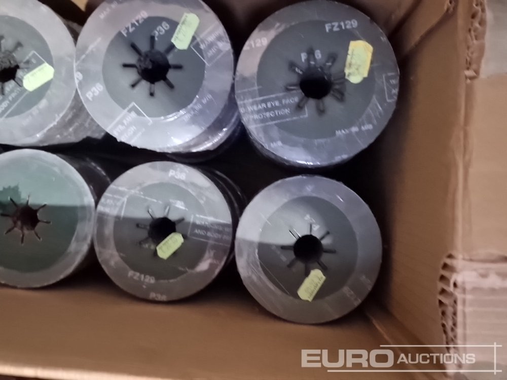 Оборудование для гаражей/ Мастерских 35m Retractable Air Hose Reel, Box of Sanding Discs (2 of): фото 16