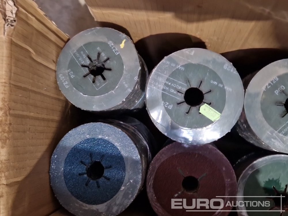 Оборудование для гаражей/ Мастерских 35m Retractable Air Hose Reel, Box of Sanding Discs (2 of): фото 14