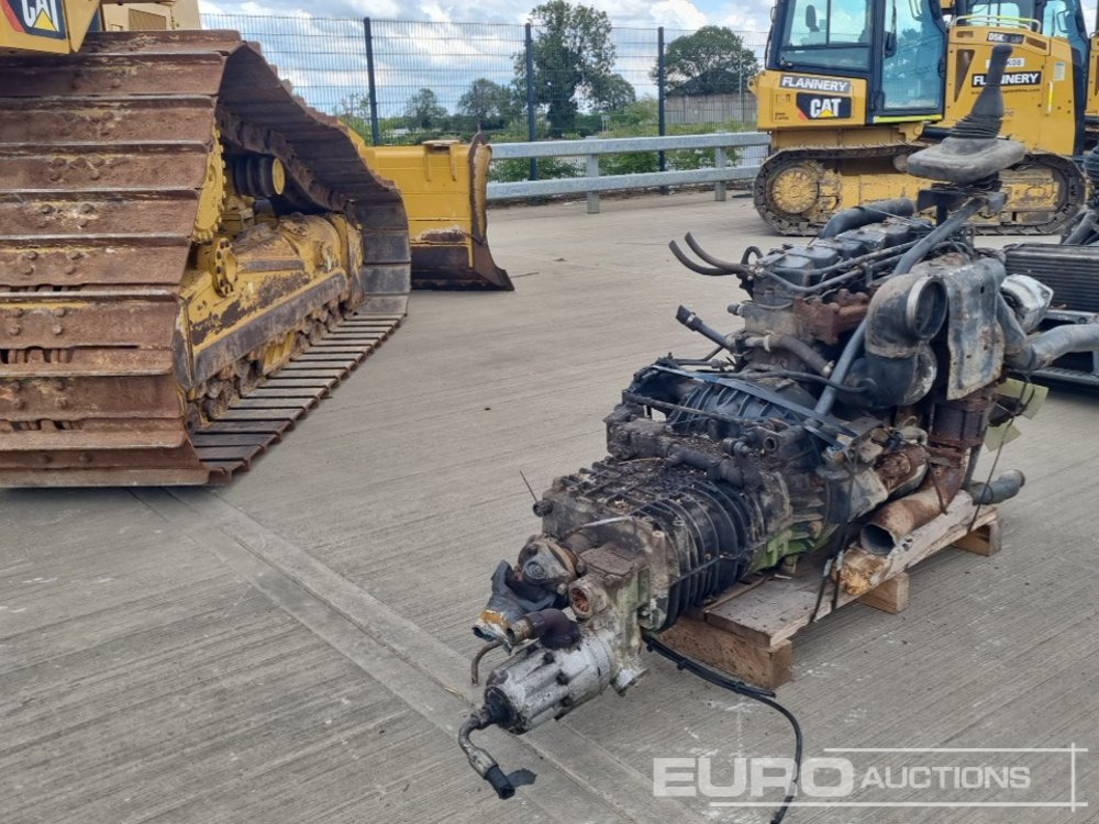 6 Cylinder Engine, Gearbox - Двигатель: фото 1 6 Cylinder Engine, Gearbox - Двигатель: фото 1