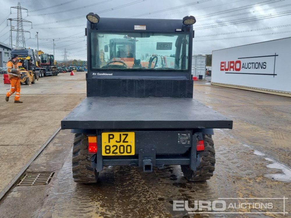 Bobcat 5600 - Мини-погрузчик с бортовым поворотом: фото 4 Bobcat 5600 - Мини-погрузчик с бортовым поворотом: фото 4