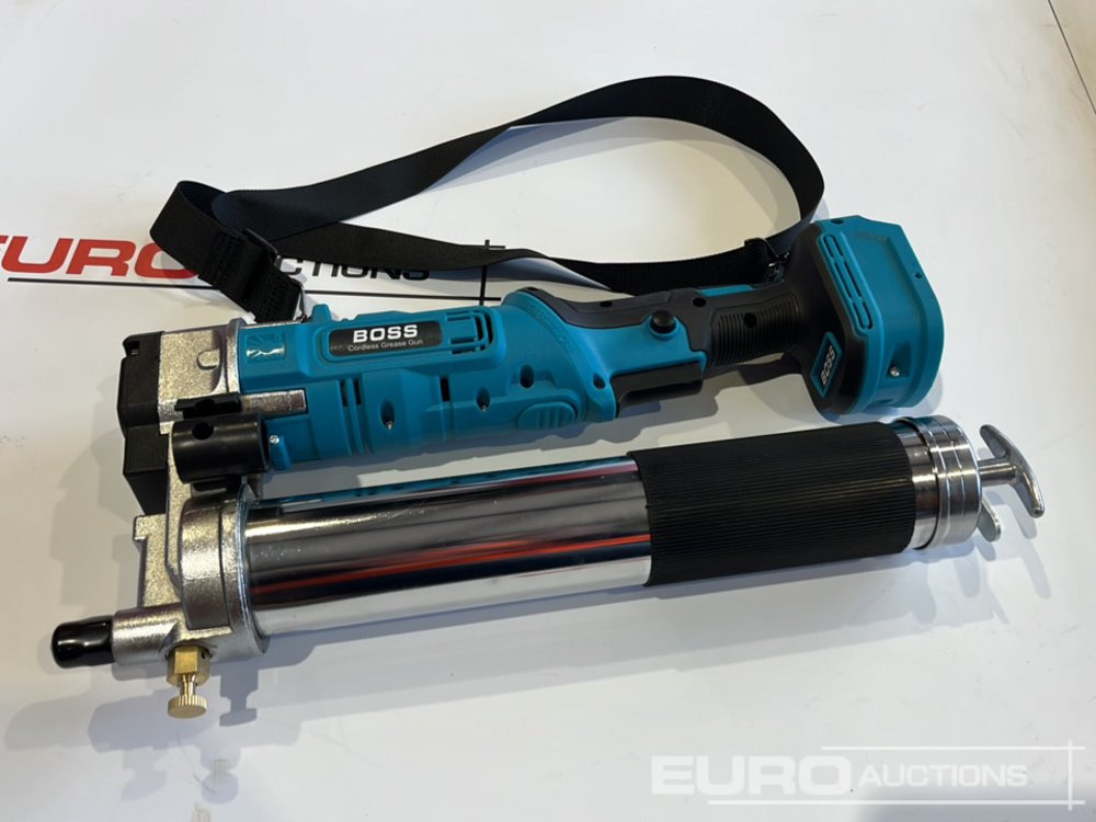 Строительное оборудование Boss 21 Volt Lithium Battery Cordless Grease Gun, 2 Batteries, Charger, Case, Shoulder Strap, Extension Pieces and Fittings: фото 9